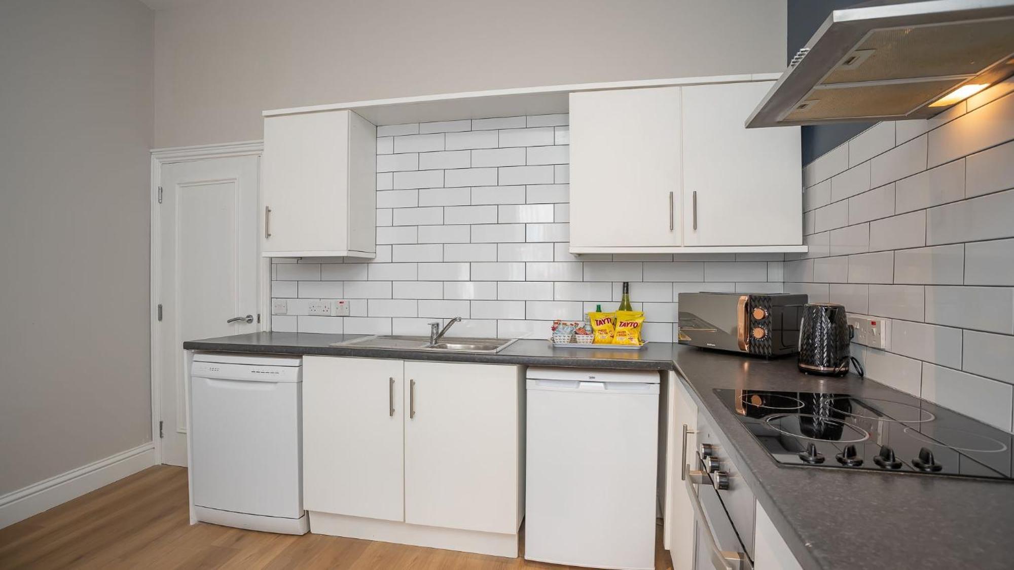 2 Bdr & 1 Bdr At Queens Uni By Breaks Appartement Belfast