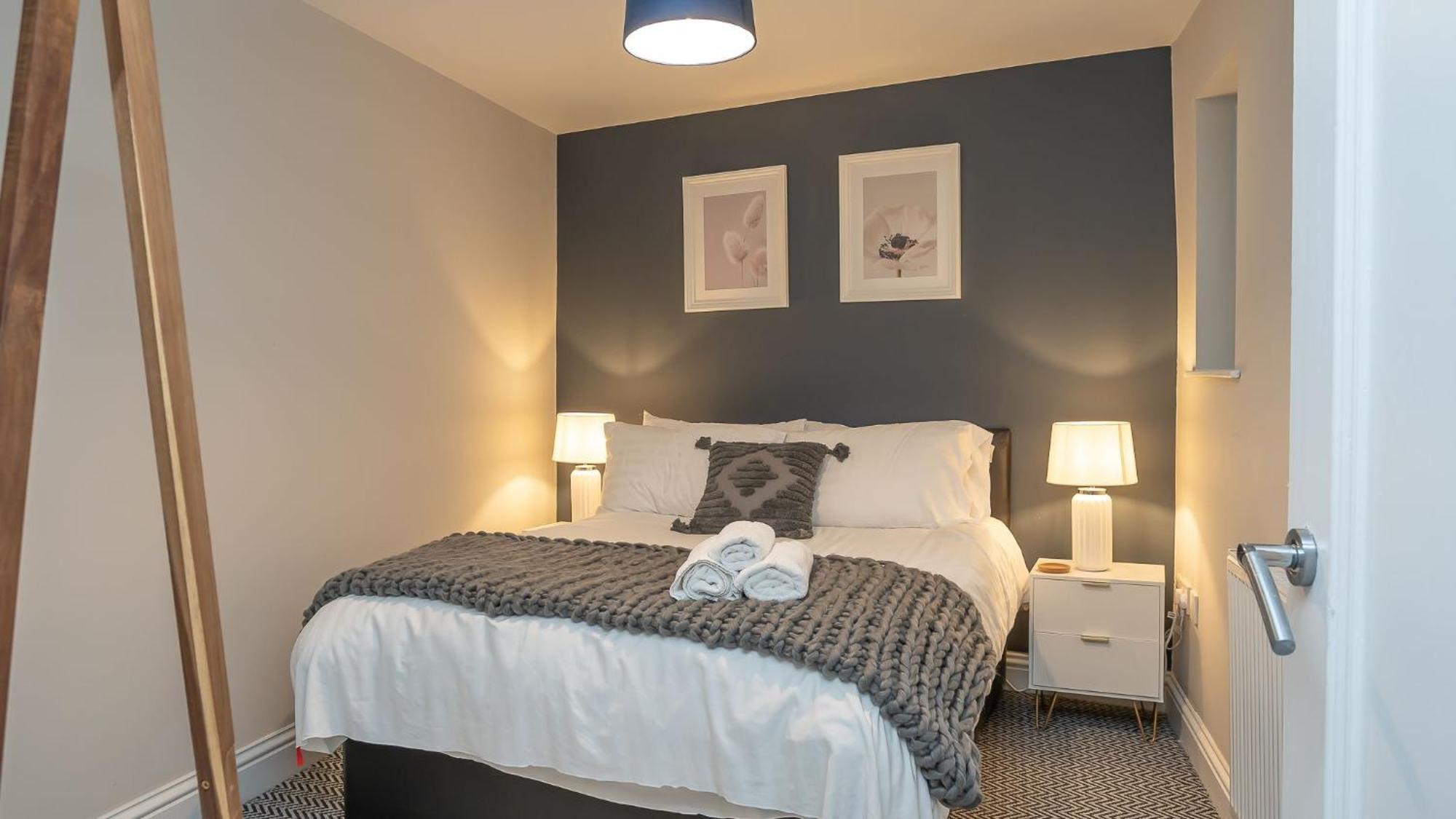 Appartement 2 Bdr & 1 Bdr At Queens Uni By Breaks *