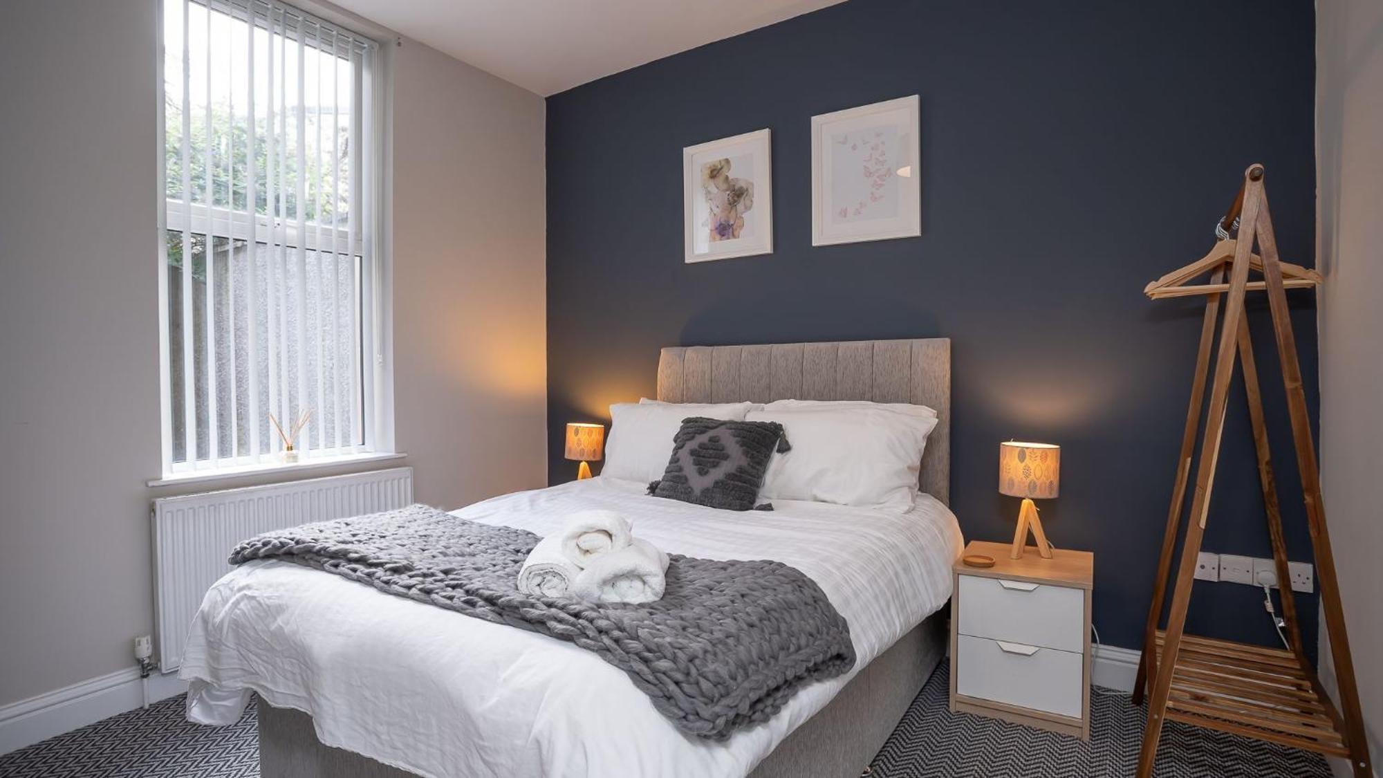 2 Bdr & 1 Bdr At Queens Uni By Breaks Appartement