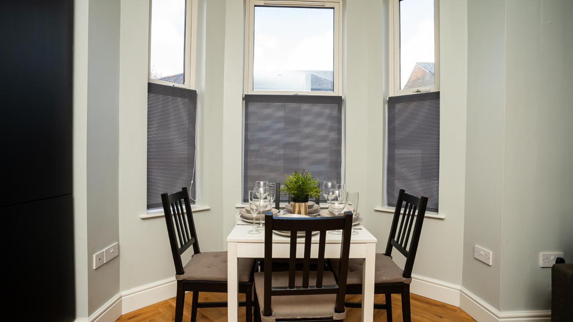 2 Bdr & 1 Bdr At Queens Uni By Breaks Appartement *