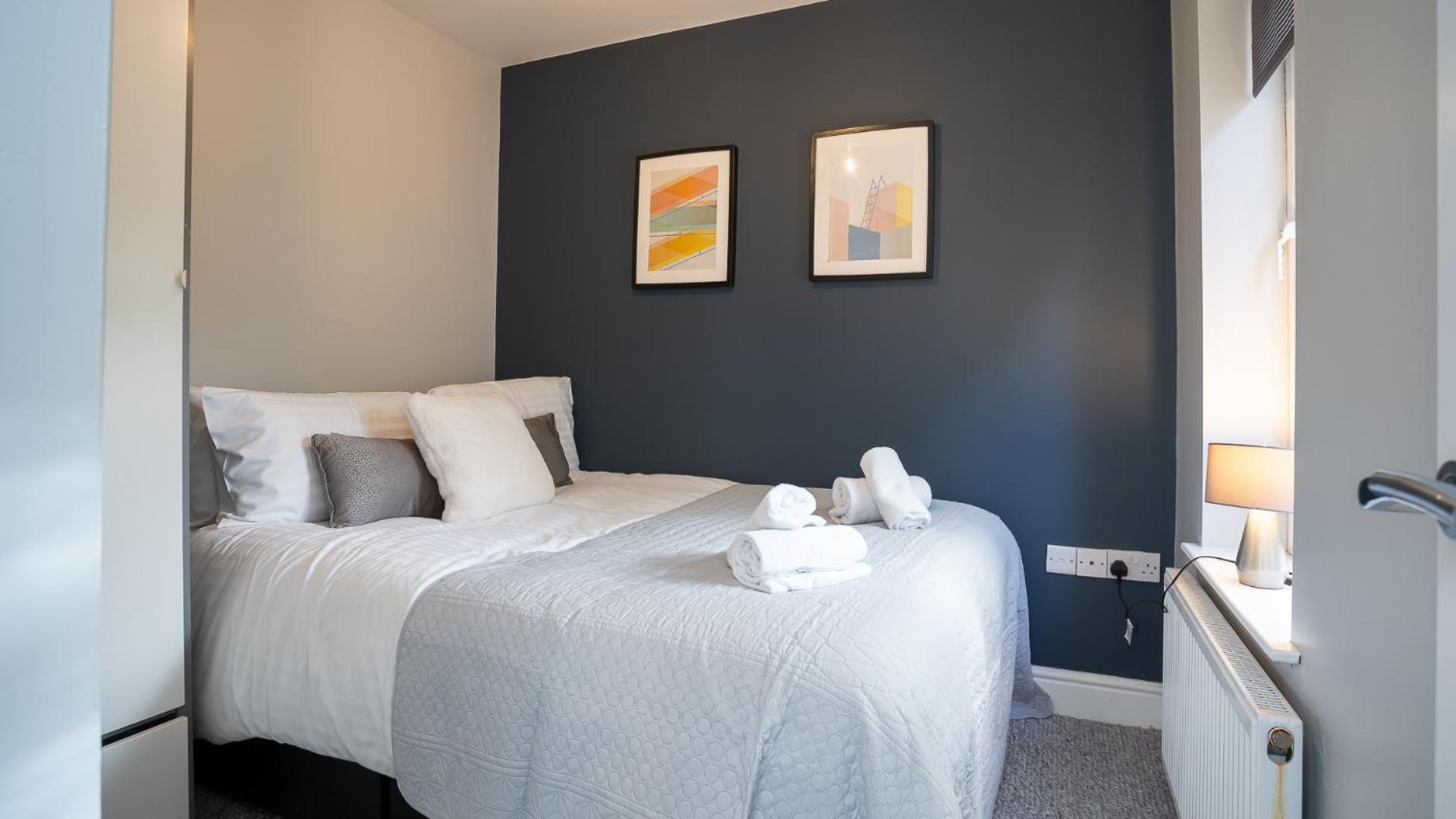 Appartement 2 Bdr & 1 Bdr At Queens Uni By Breaks *