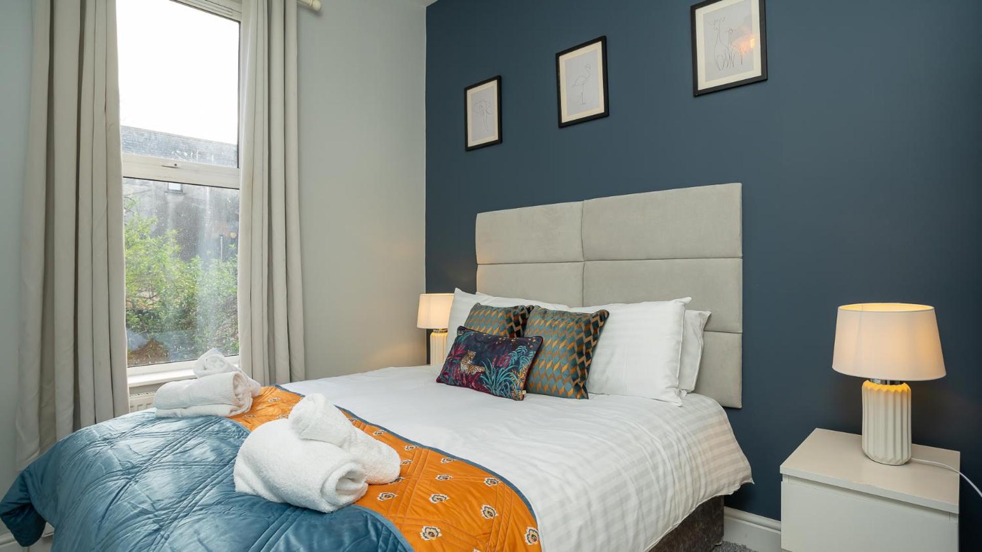 2 Bdr & 1 Bdr At Queens Uni By Breaks Appartement *