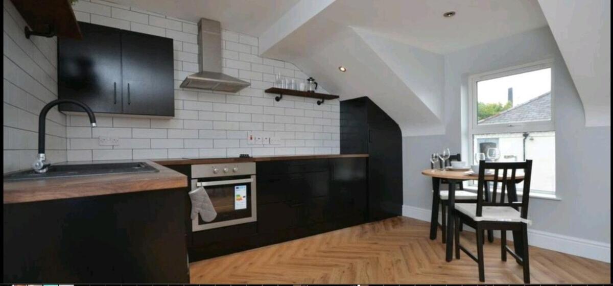 Appartement 2 Bdr & 1 Bdr At Queens Uni By Breaks *