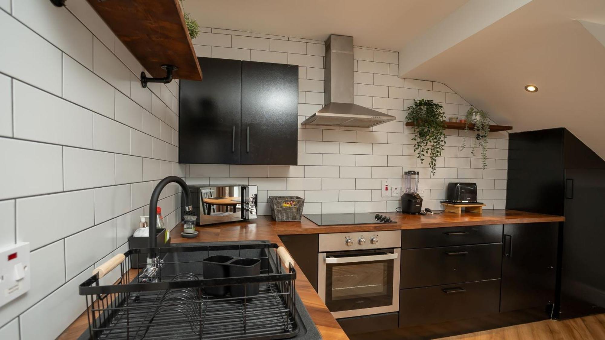 Appartement 2 Bdr & 1 Bdr At Queens Uni By Breaks *