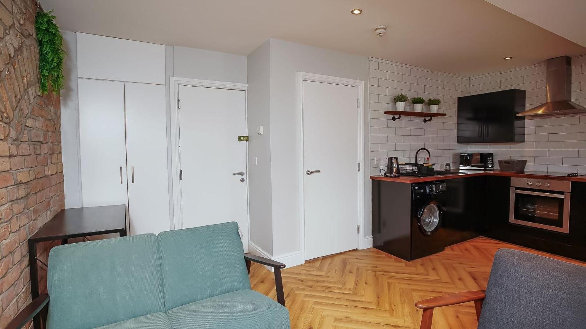 2 Bdr & 1 Bdr At Queens Uni By Breaks Appartement Belfast